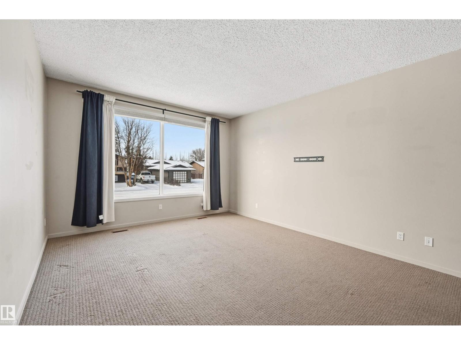 2007 49A ST NW, Edmonton