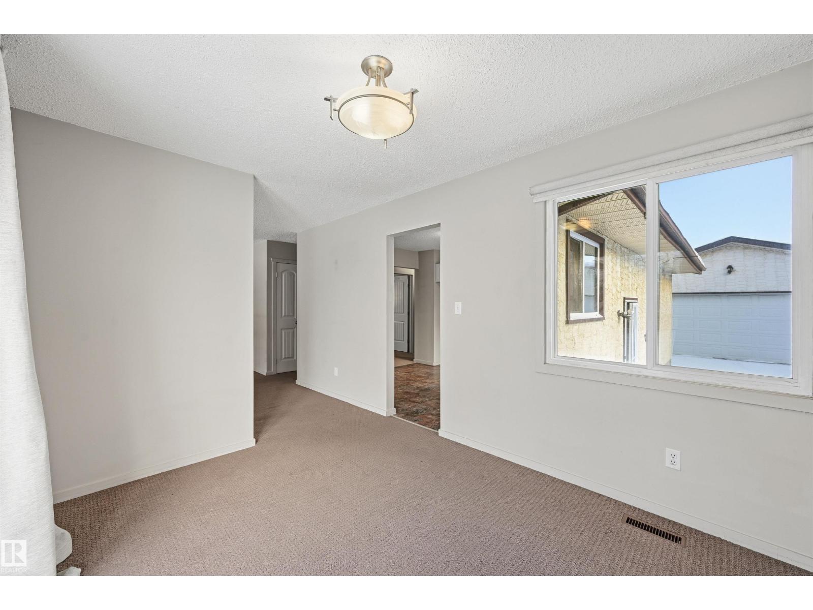 2007 49A ST NW, Edmonton