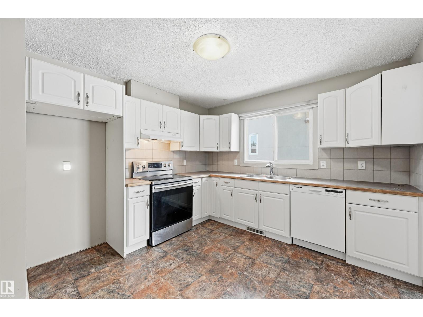 2007 49A ST NW, Edmonton