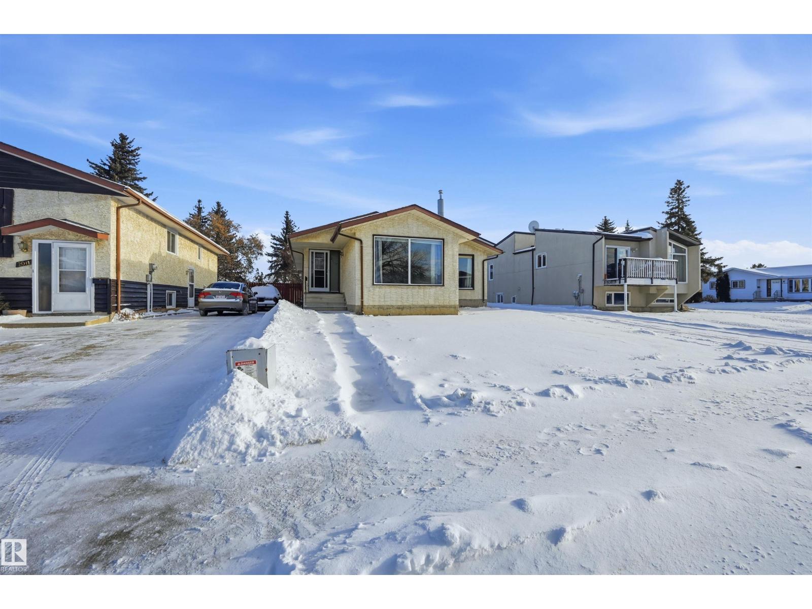 2007 49A ST NW, Edmonton