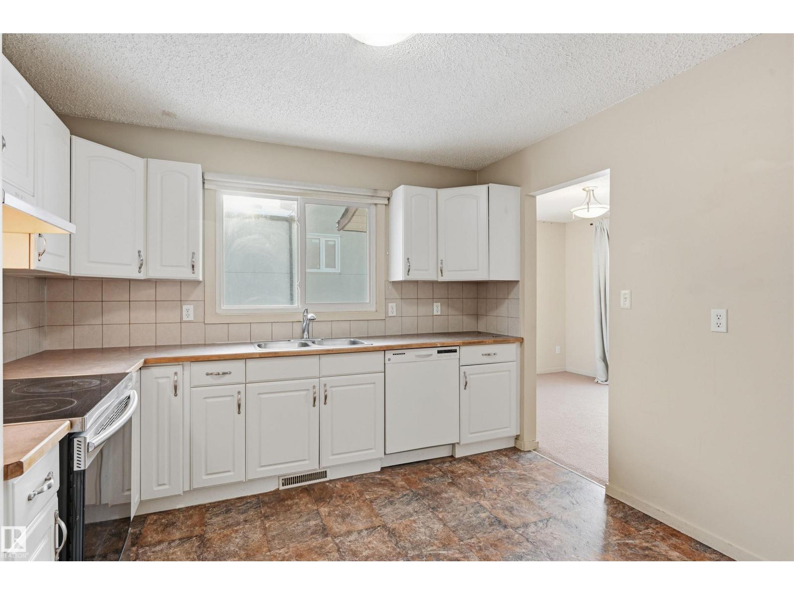 2007 49A ST NW, Edmonton