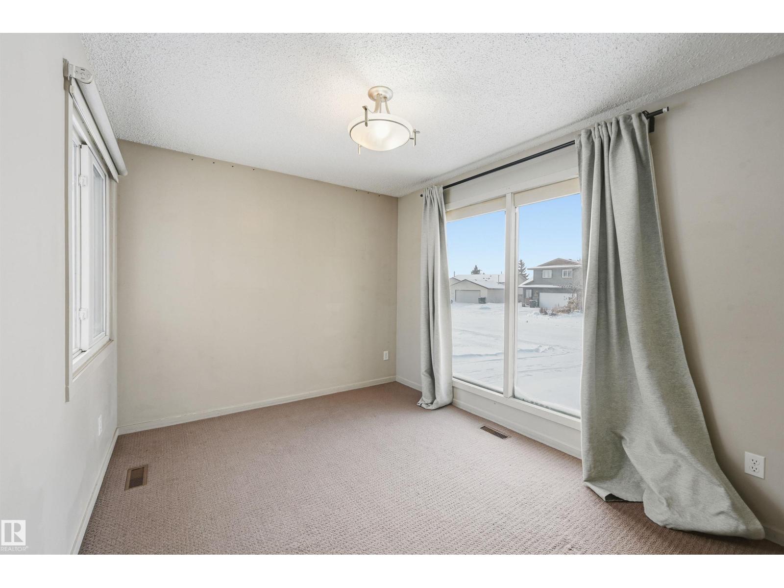 2007 49A ST NW, Edmonton