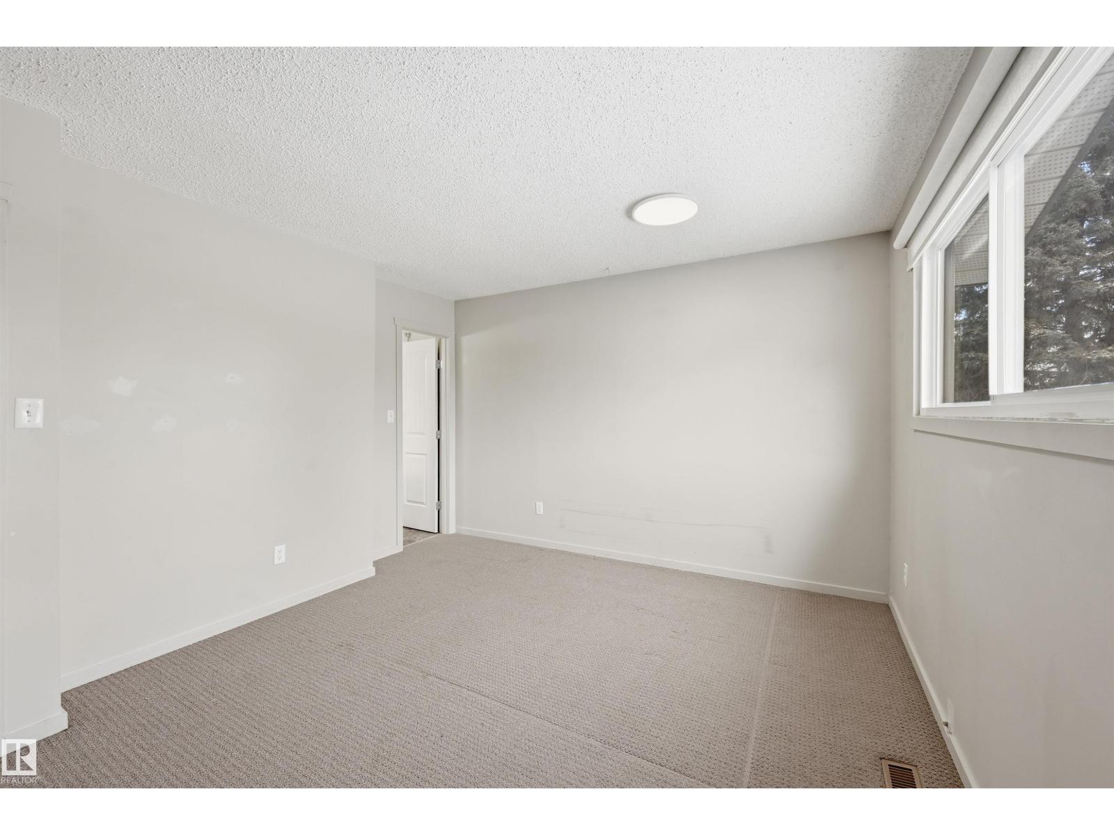 2007 49A ST NW, Edmonton