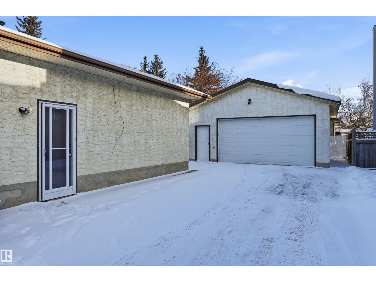 2007 49A ST NW, Edmonton