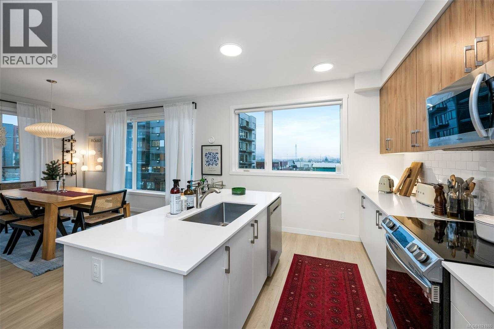 301 842 Orono Ave, Langford