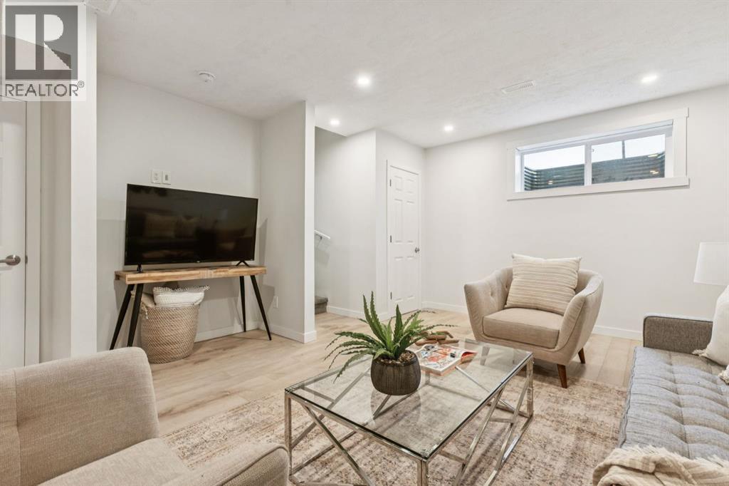 584 River Avenue, Cochrane