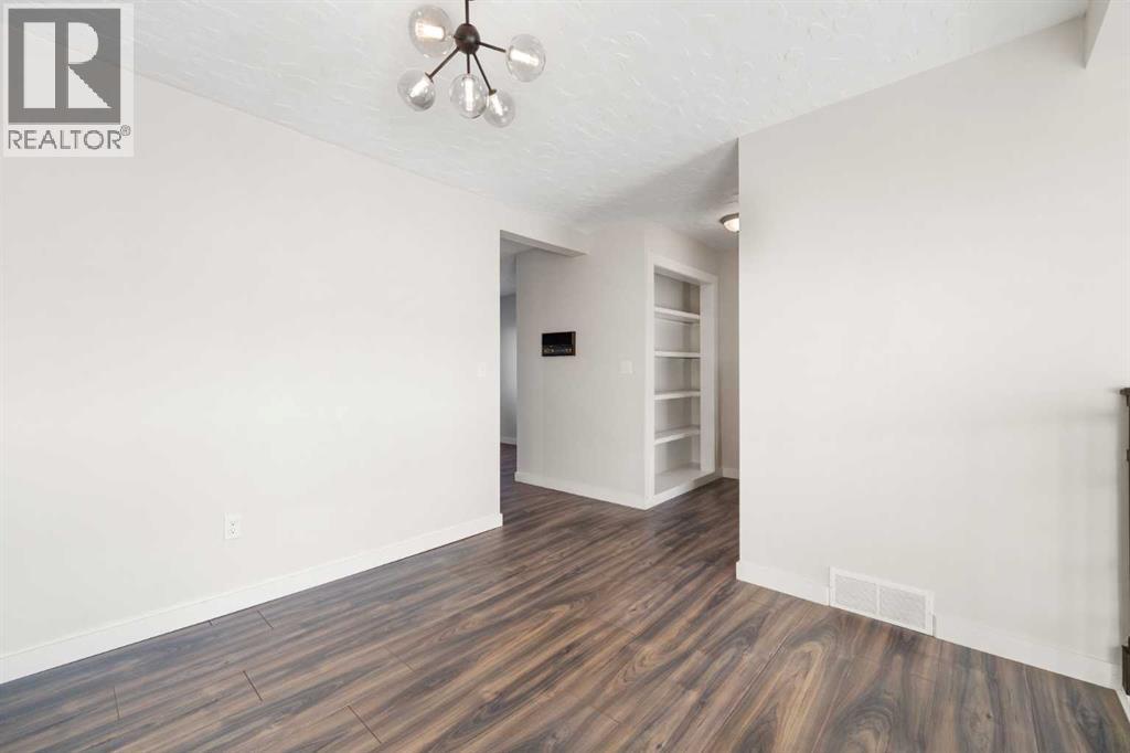 Single Family House 4 Level for Sale in   Glamis Drive SW Glamorgan Calgary 