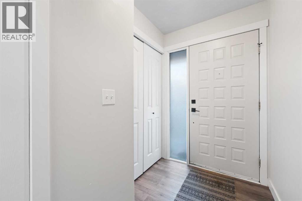 Single Family House 4 Level for Sale in   Glamis Drive SW Glamorgan Calgary 