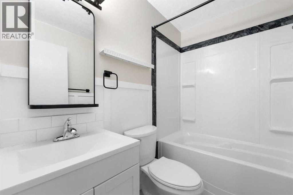 Single Family House 4 Level for Sale in   Glamis Drive SW Glamorgan Calgary 