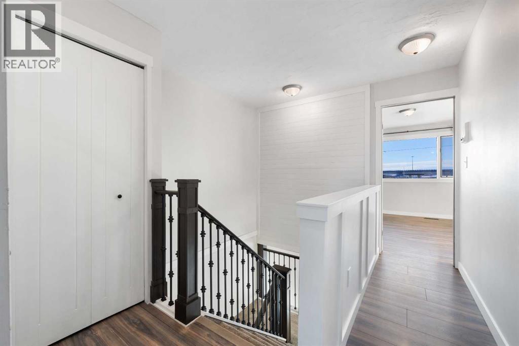 Single Family House 4 Level for Sale in   Glamis Drive SW Glamorgan Calgary 