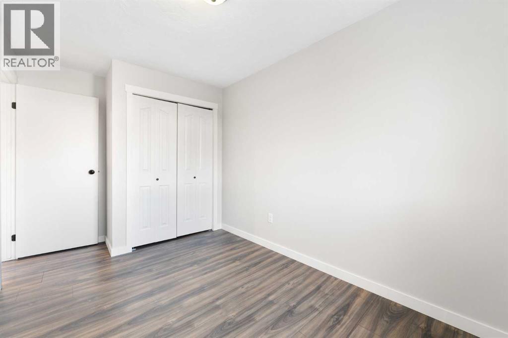 Single Family House 4 Level for Sale in   Glamis Drive SW Glamorgan Calgary 