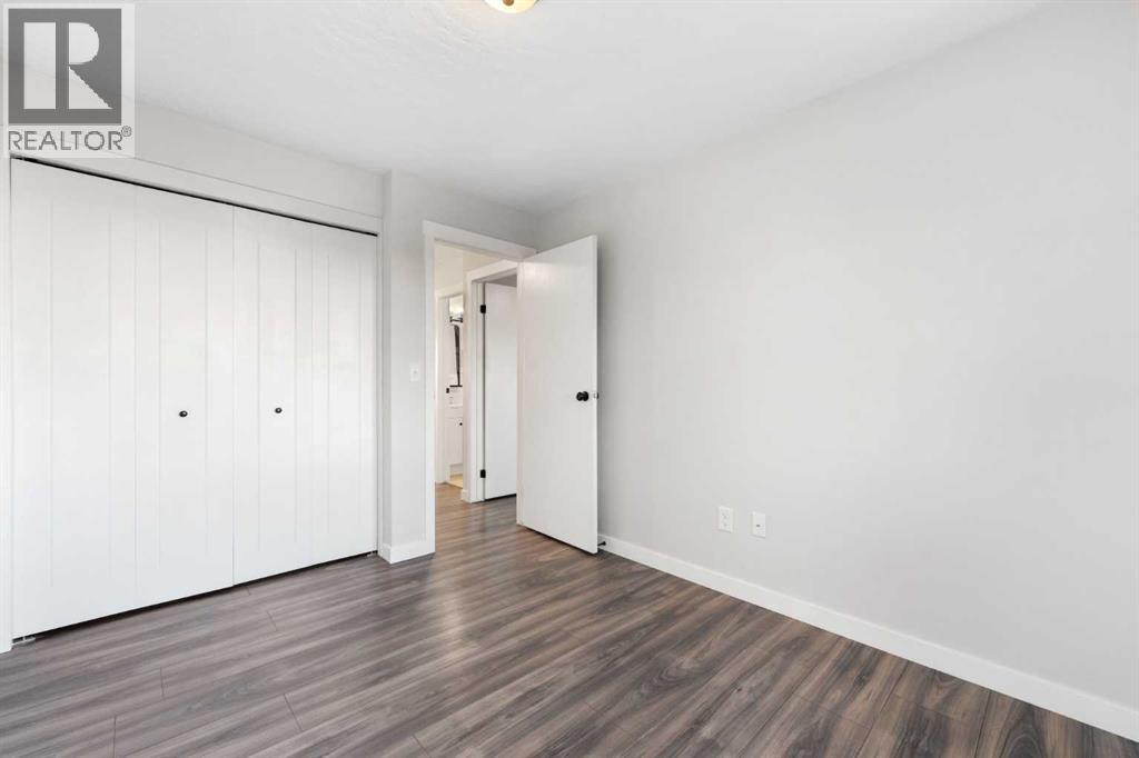 Single Family House 4 Level for Sale in   Glamis Drive SW Glamorgan Calgary 