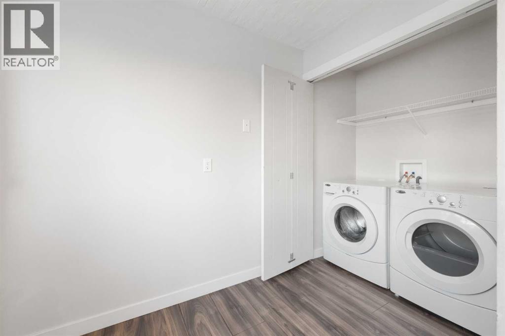 Single Family House 4 Level for Sale in   Glamis Drive SW Glamorgan Calgary 