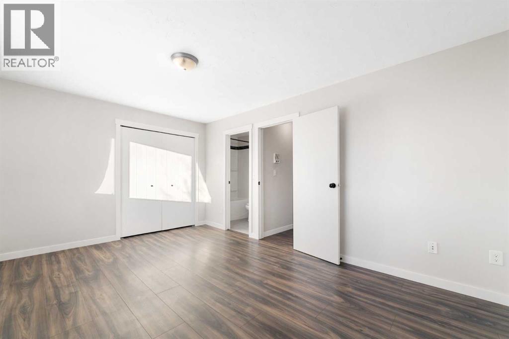 Single Family House 4 Level for Sale in   Glamis Drive SW Glamorgan Calgary 