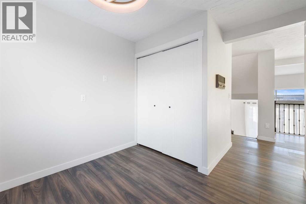 Single Family House 4 Level for Sale in   Glamis Drive SW Glamorgan Calgary 