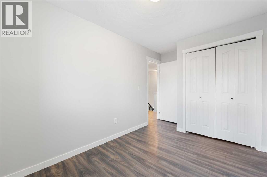 Single Family House 4 Level for Sale in   Glamis Drive SW Glamorgan Calgary 