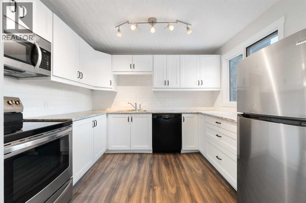 Single Family House 4 Level for Sale in   Glamis Drive SW Glamorgan Calgary 