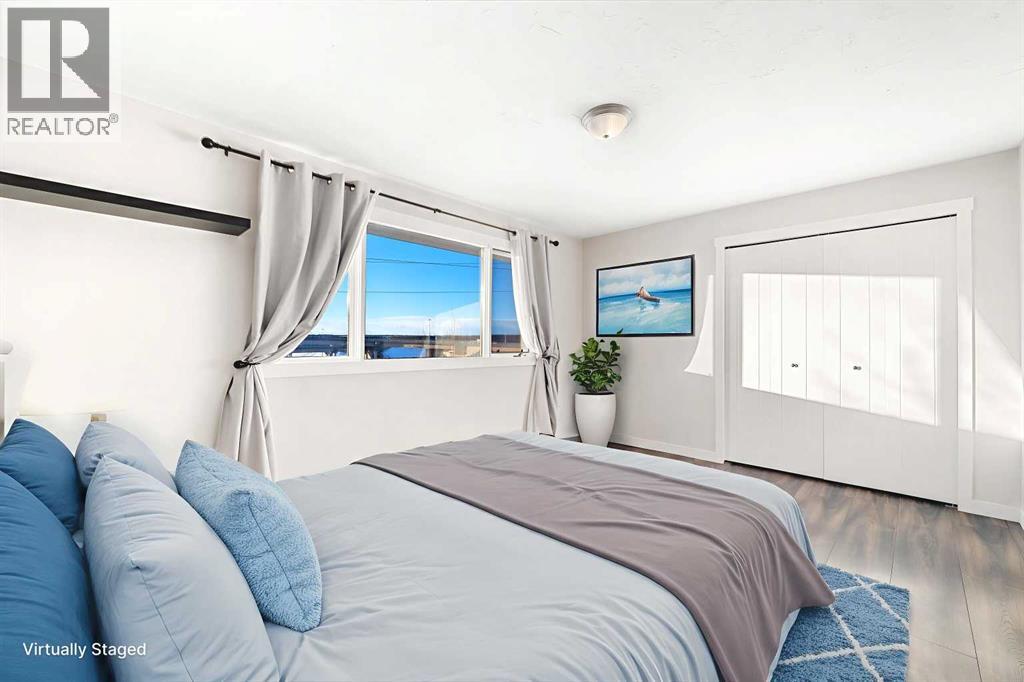 Single Family House 4 Level for Sale in   Glamis Drive SW Glamorgan Calgary 