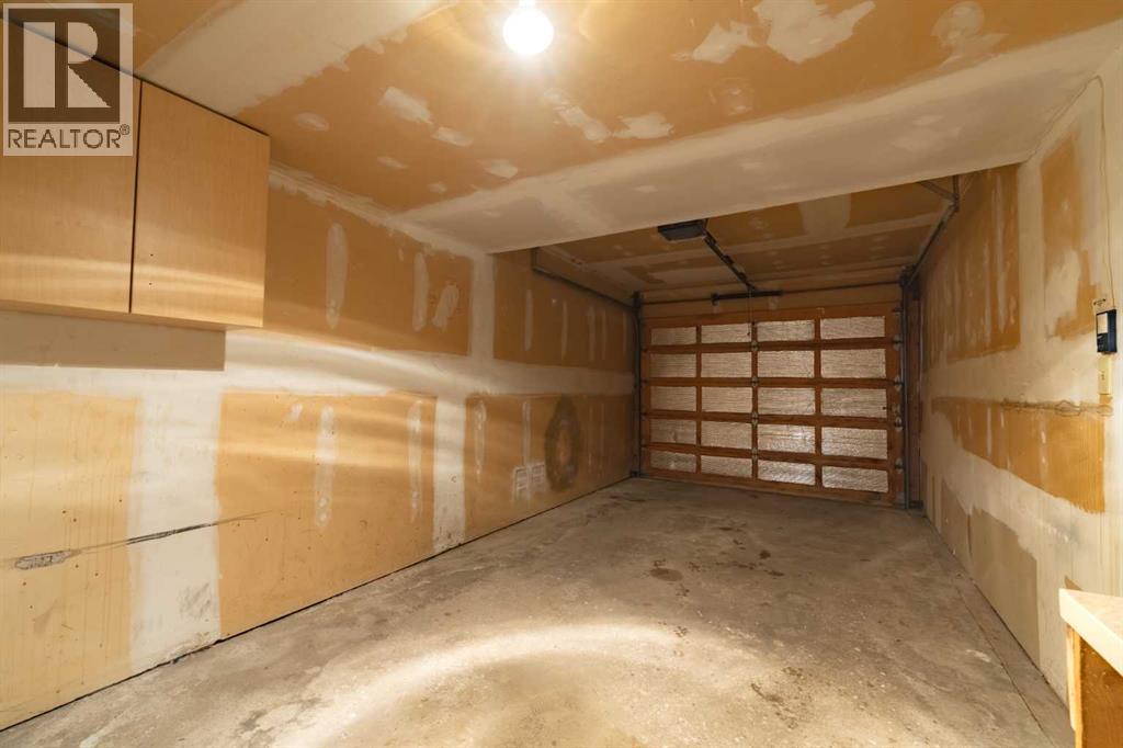 Single Family House 4 Level for Sale in   Glamis Drive SW Glamorgan Calgary 