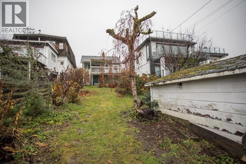 11 HYTHE AVENUE, Burnaby