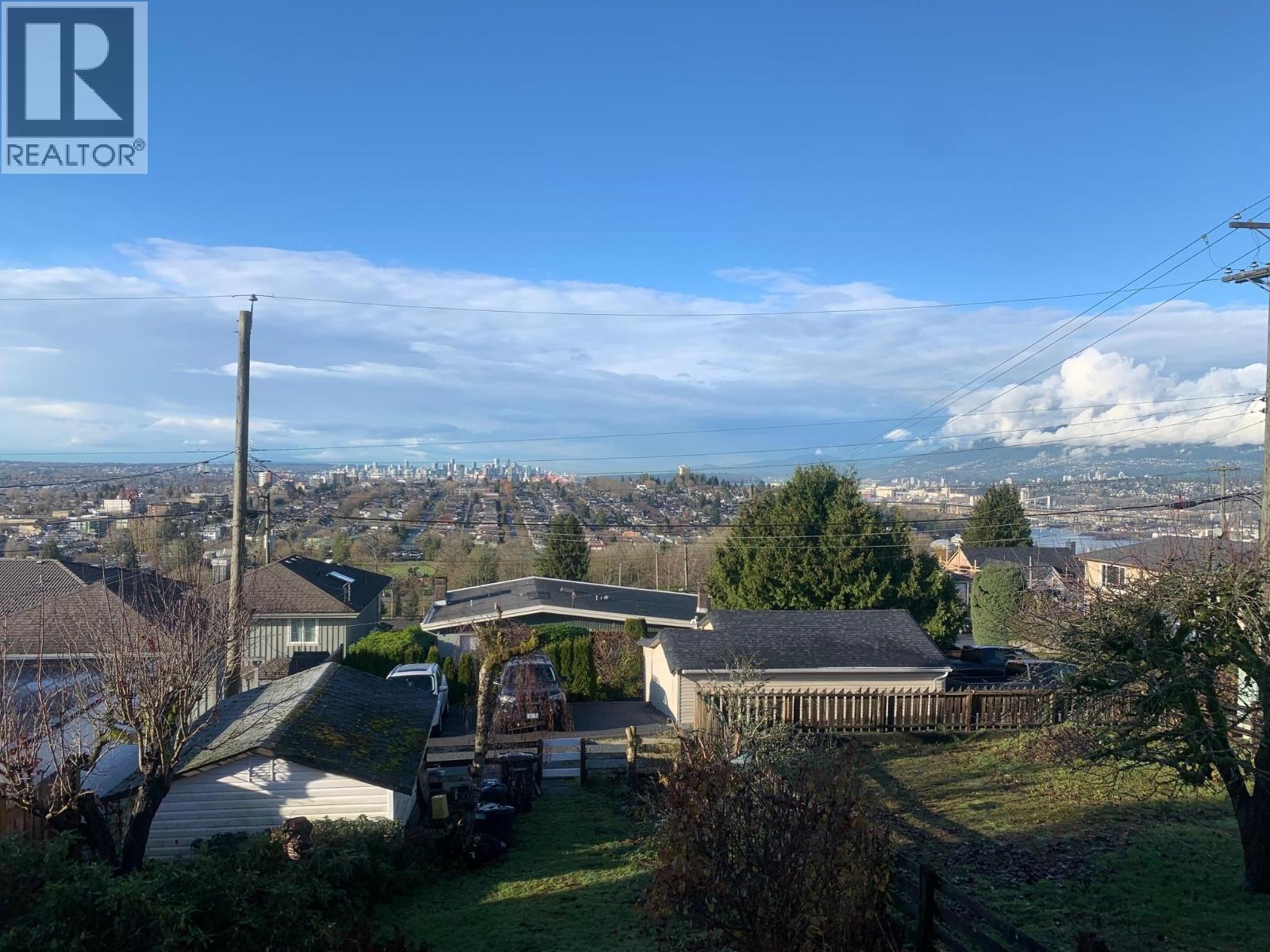 11 HYTHE AVENUE, Burnaby