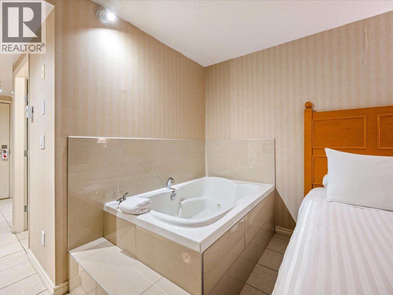 215 4319 MAIN STREET, Whistler