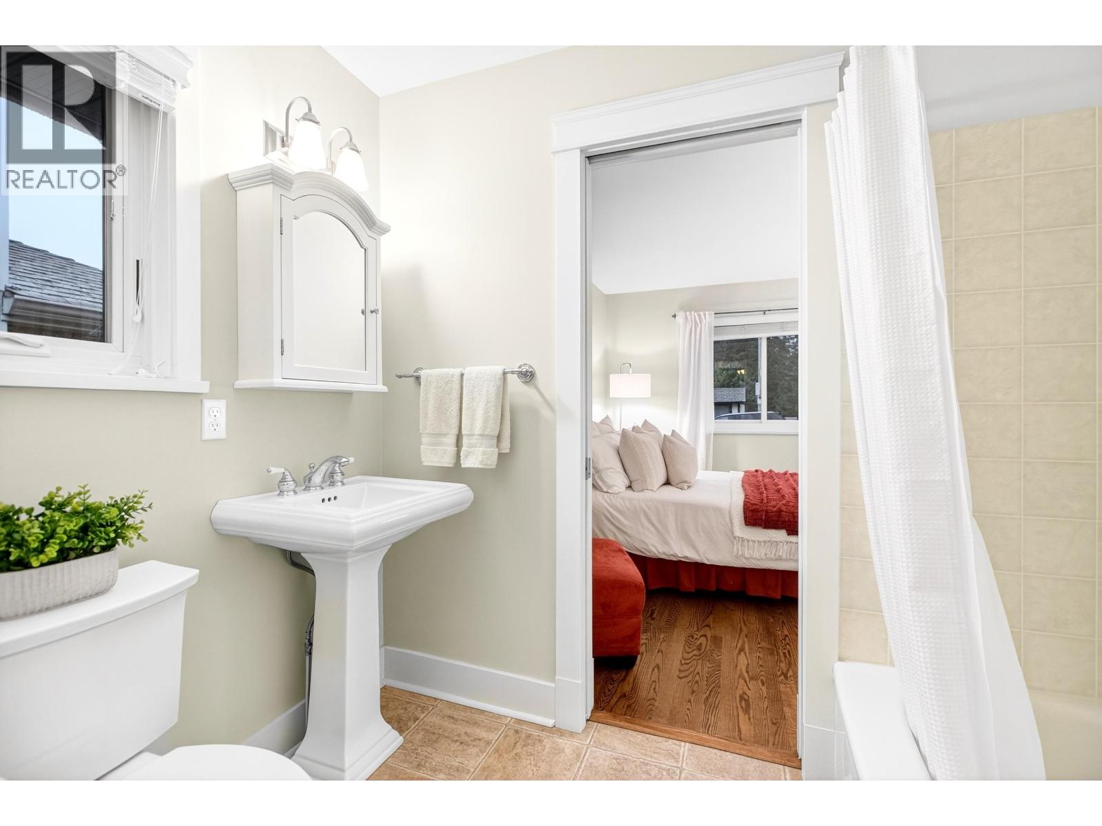 3960 ROBIN PLACE, Port Coquitlam