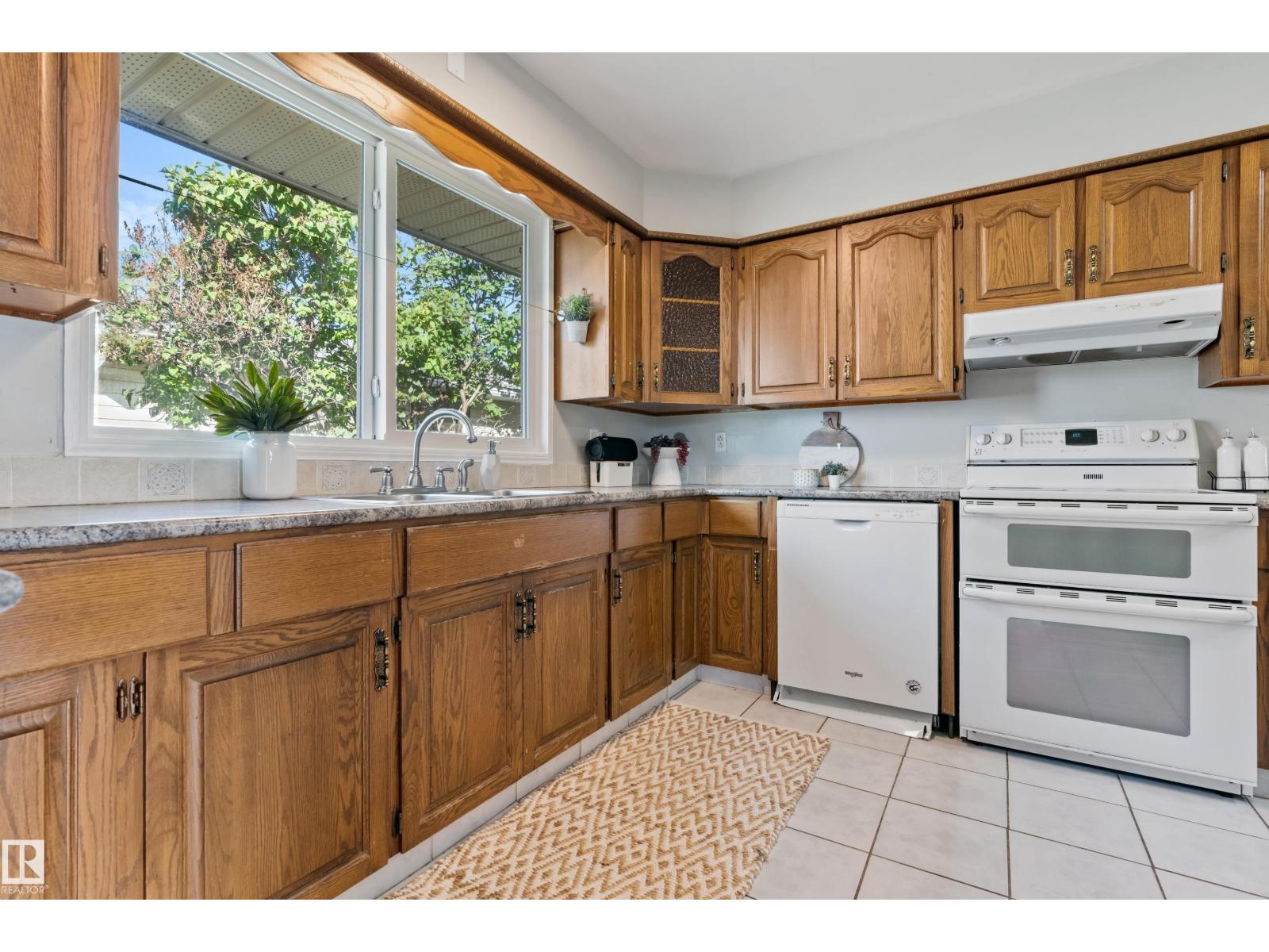 7104 95 AV NW, Edmonton