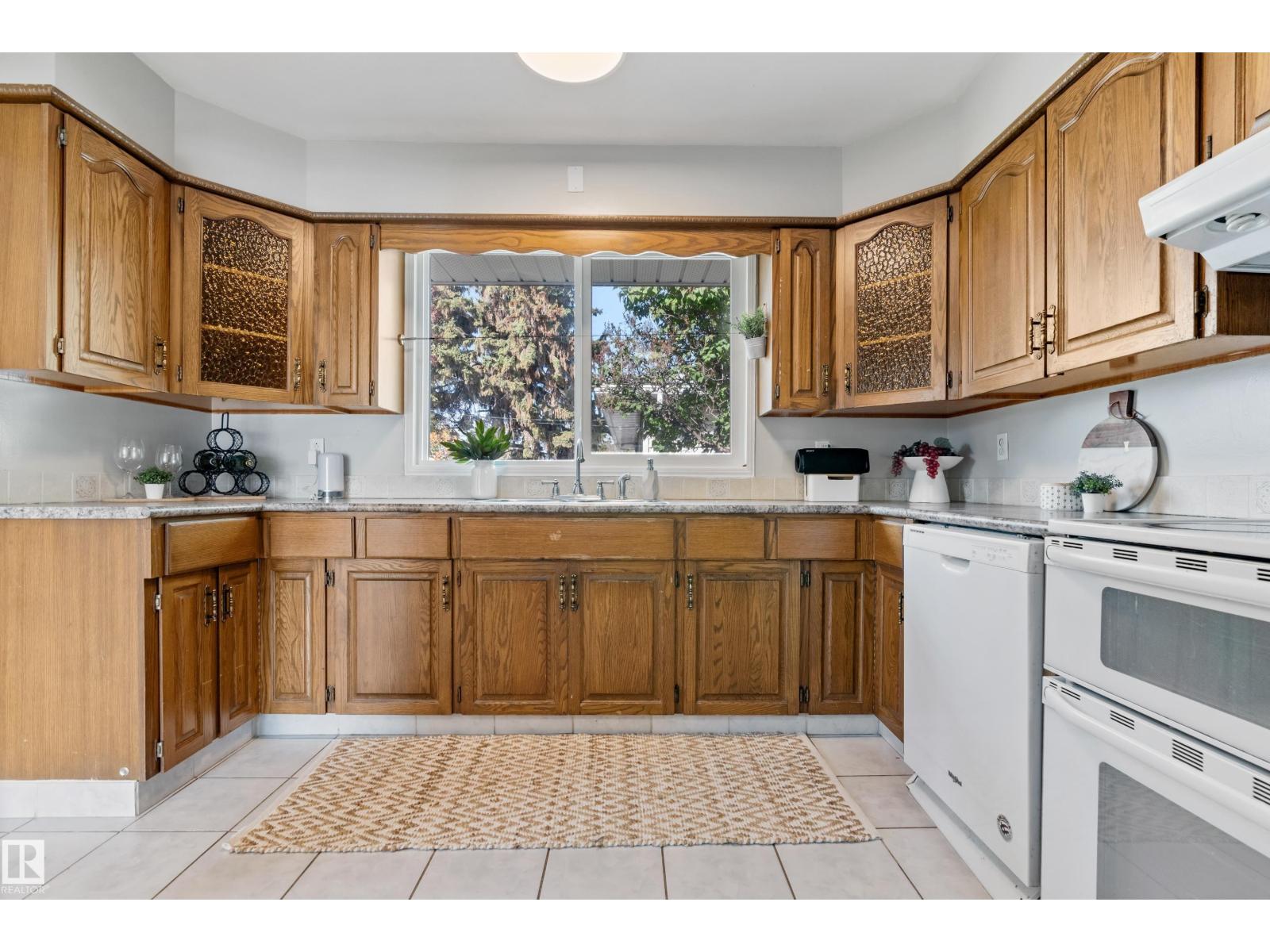 7104 95 AV NW, Edmonton