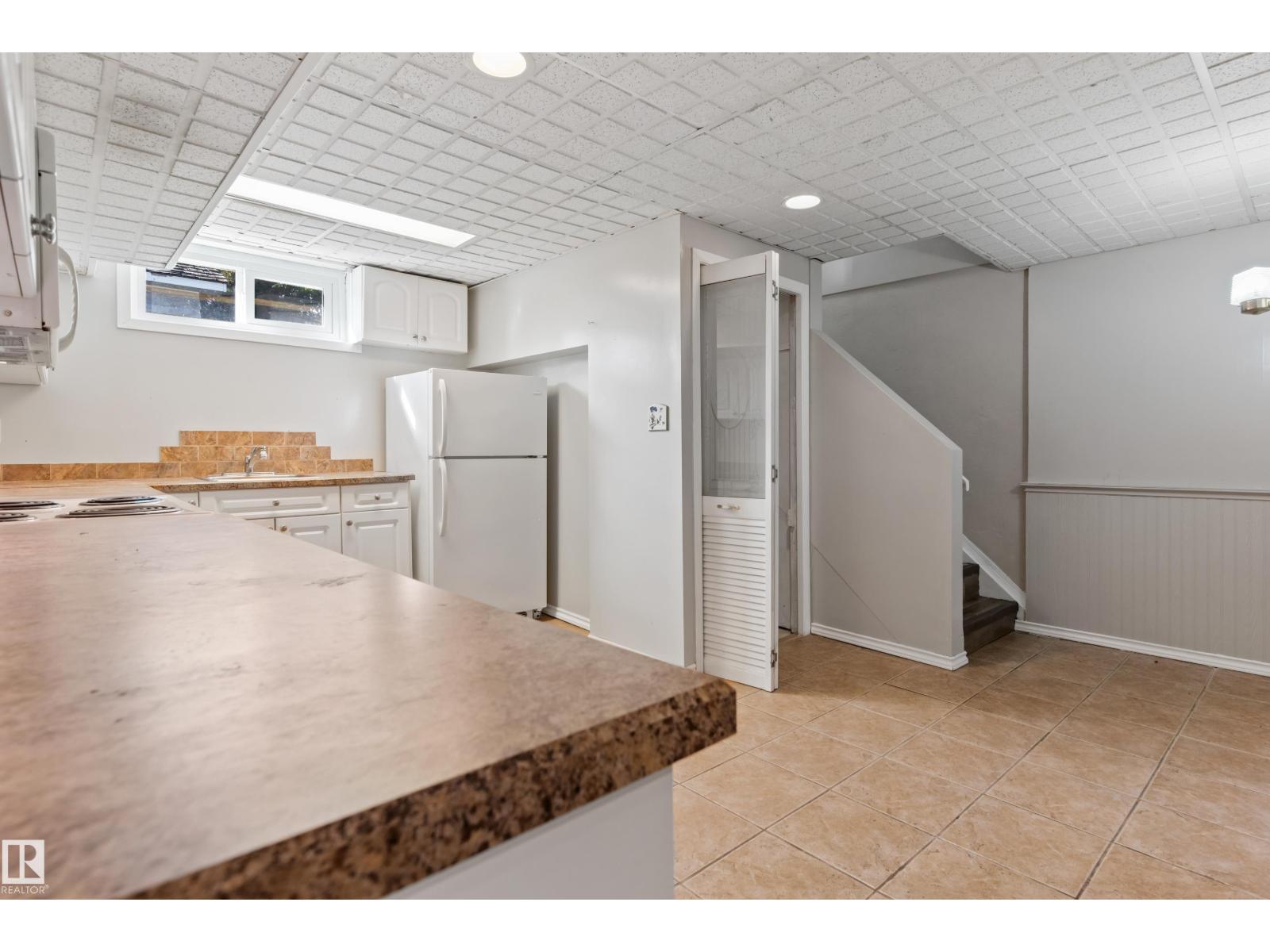 7104 95 AV NW, Edmonton