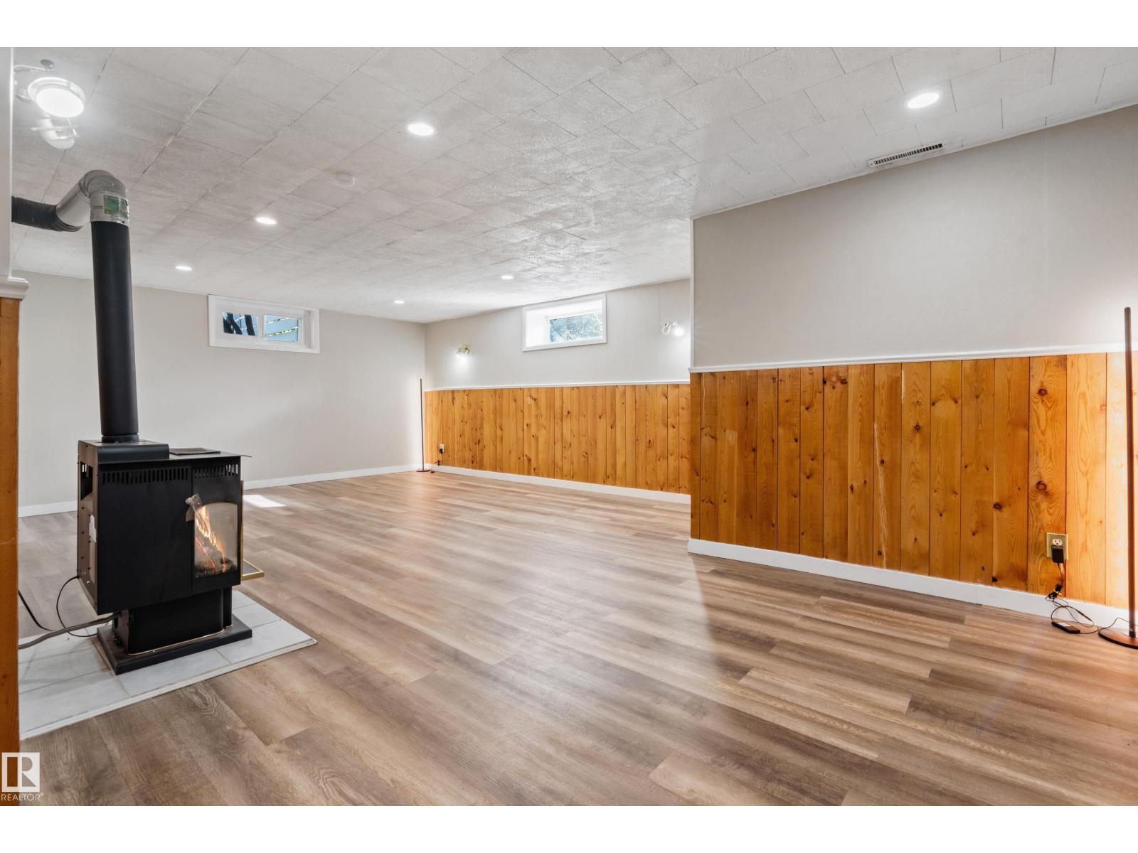 7104 95 AV NW, Edmonton