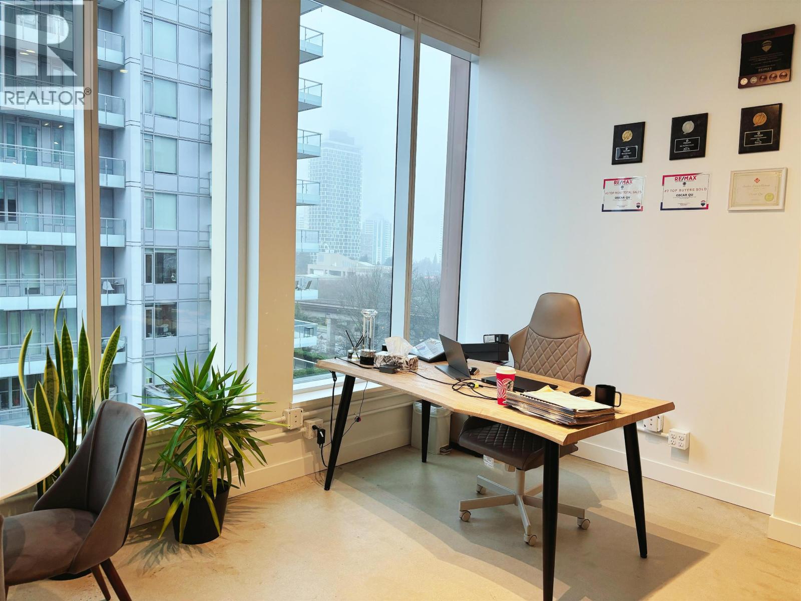 Office in Burnaby - Image 13
