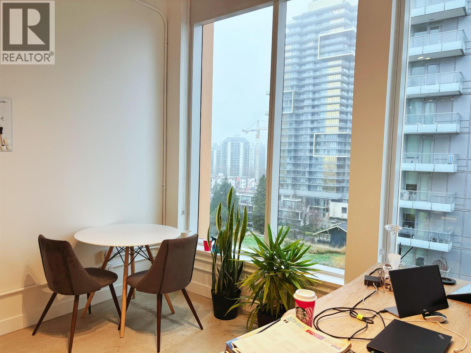 Office in Burnaby - Image 14