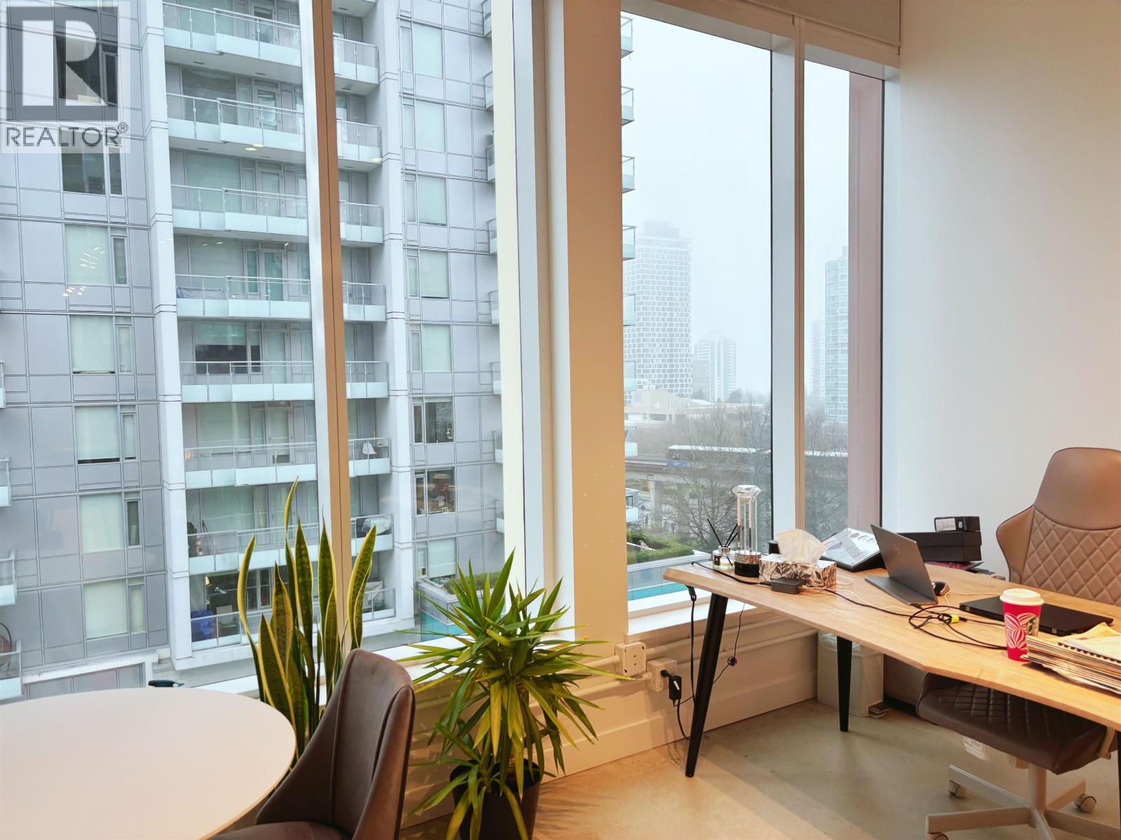 Office in Burnaby - Image 18