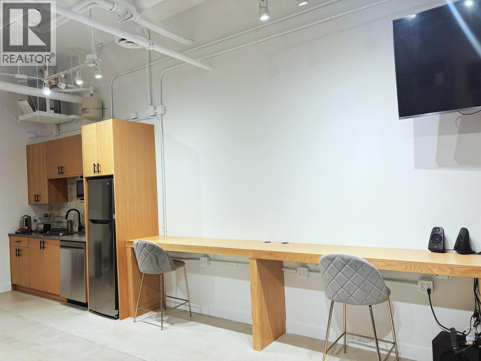 Office in Burnaby - Image 7