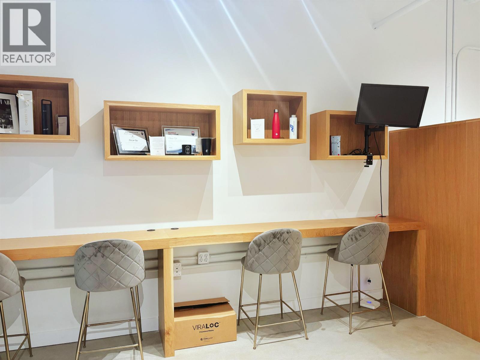 Office in Burnaby - Image 9
