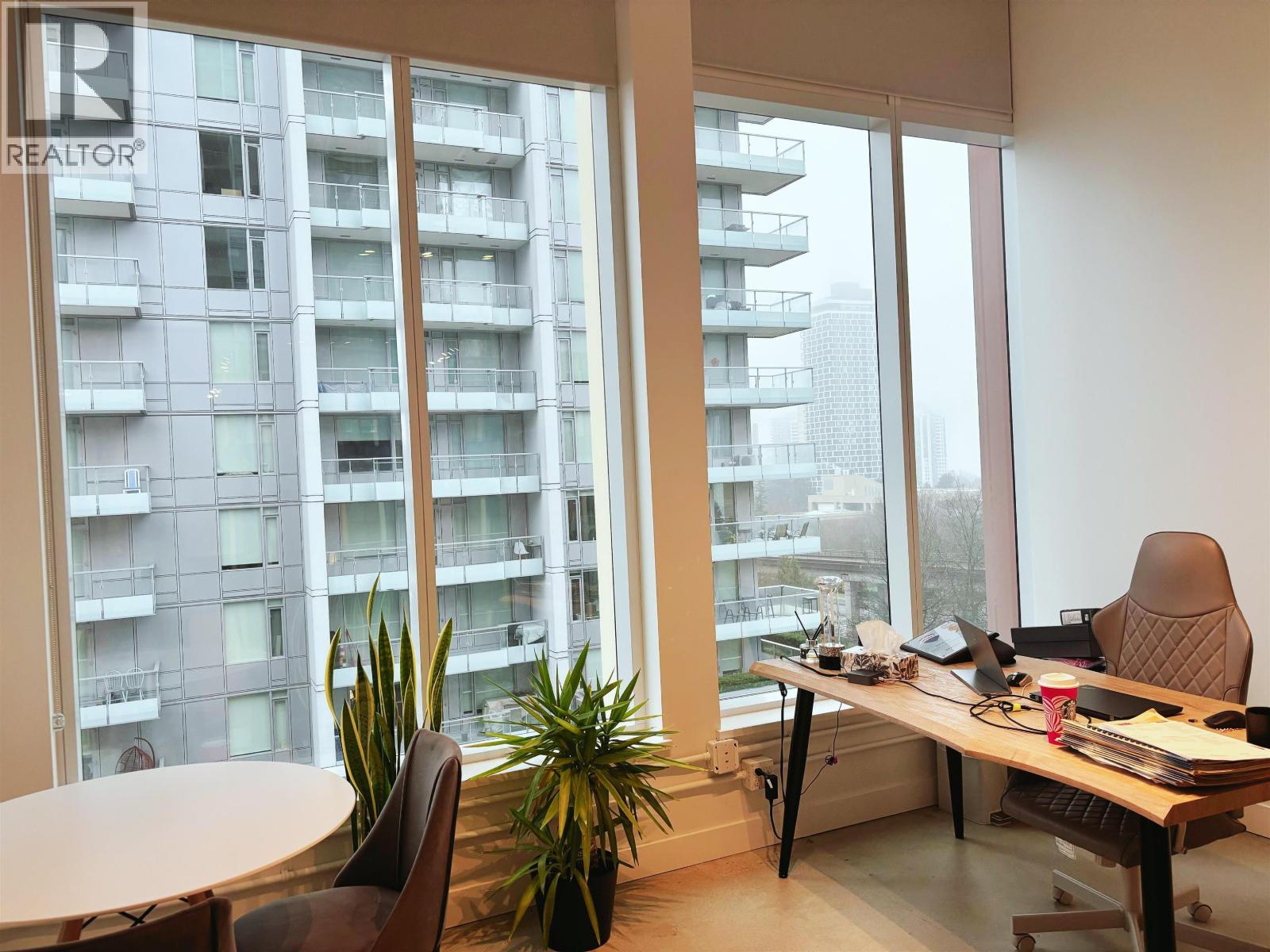 Office in Burnaby - Image 12