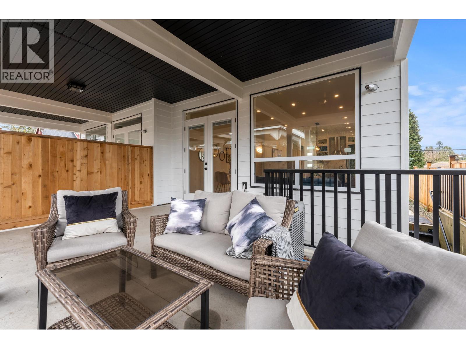 1 122 EIGHTH AVENUE, New Westminster