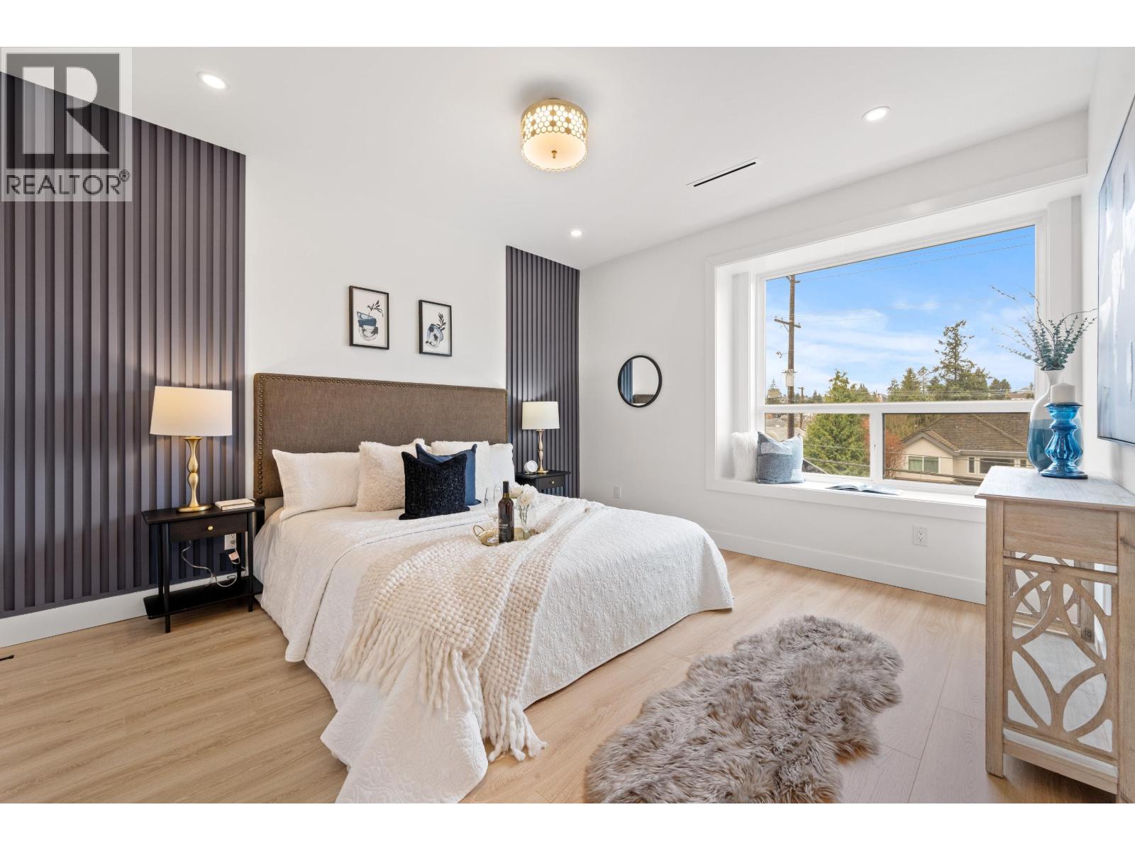 1 122 EIGHTH AVENUE, New Westminster