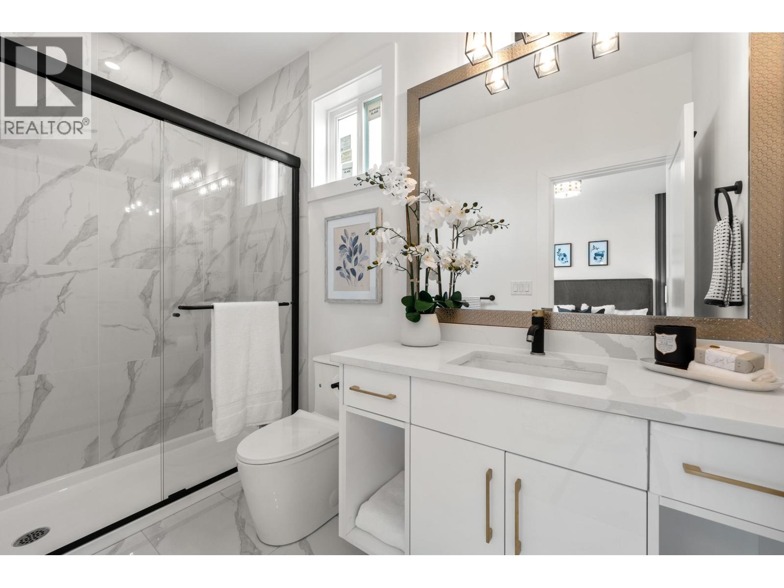 1 122 EIGHTH AVENUE, New Westminster