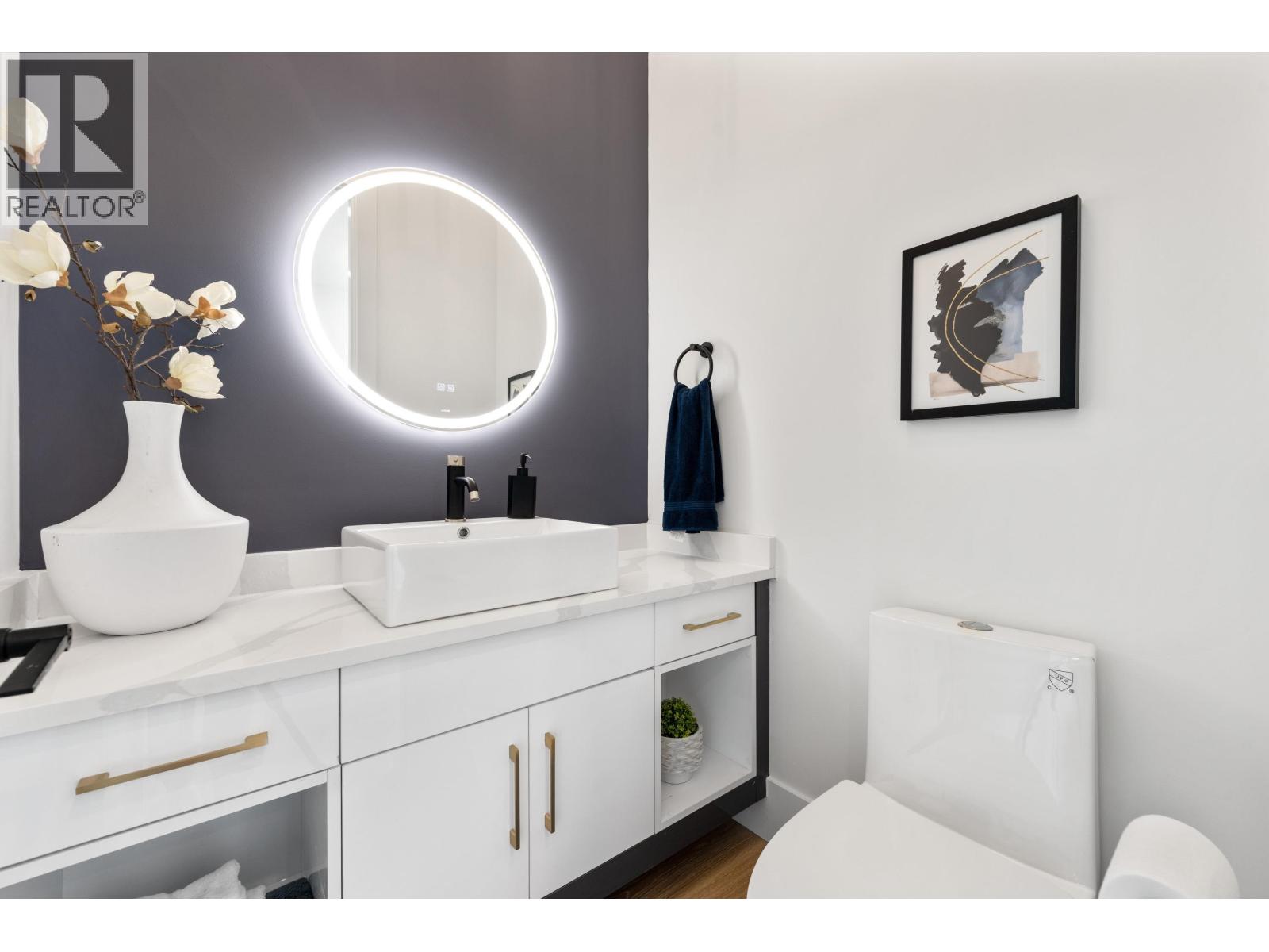 1 122 EIGHTH AVENUE, New Westminster