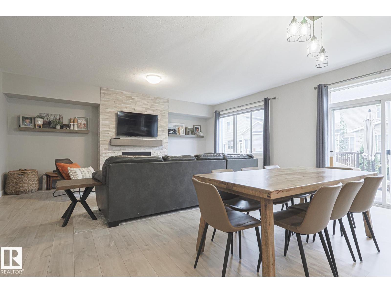 2011 201 ST NW, Edmonton