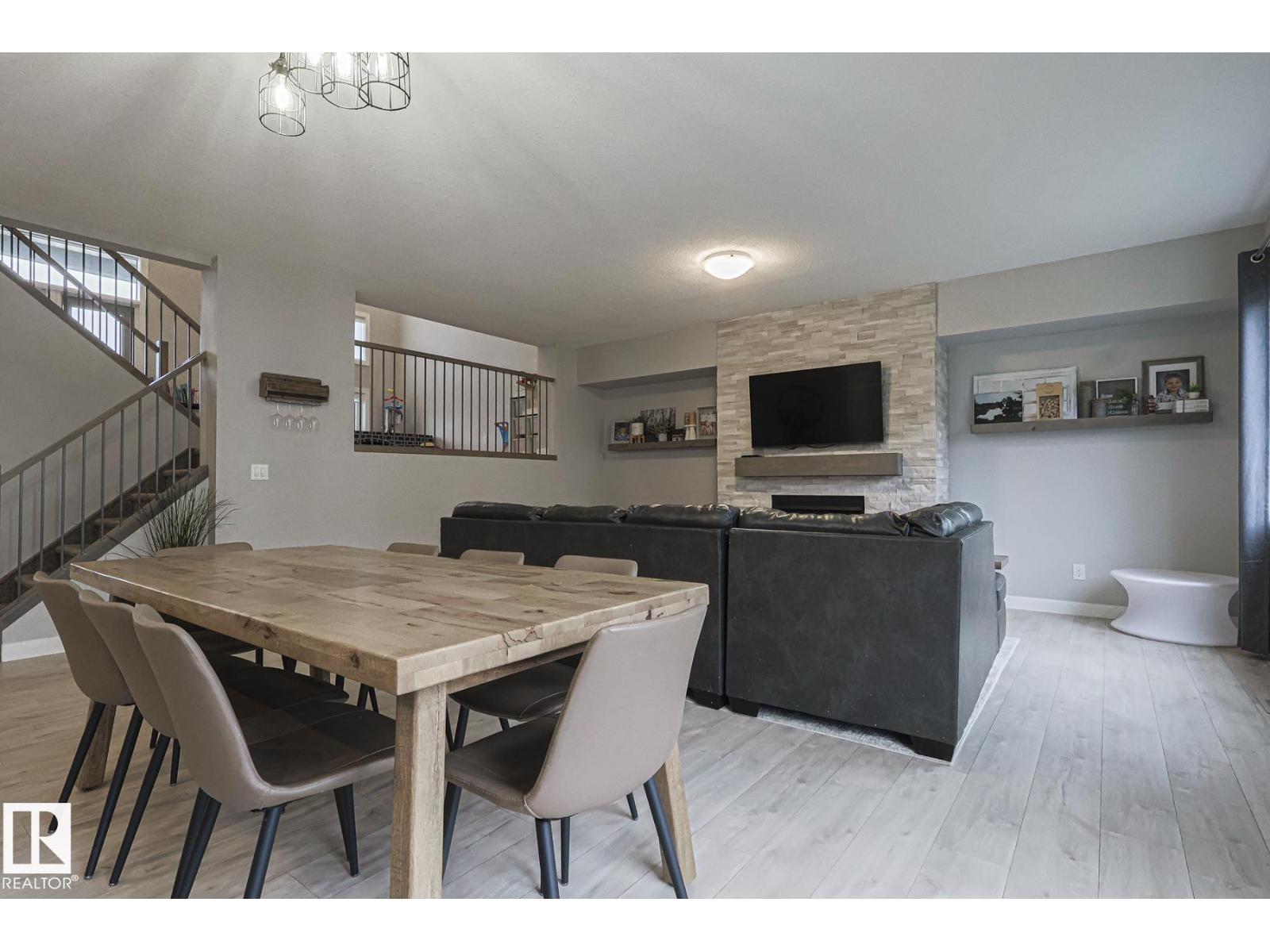 2011 201 ST NW, Edmonton