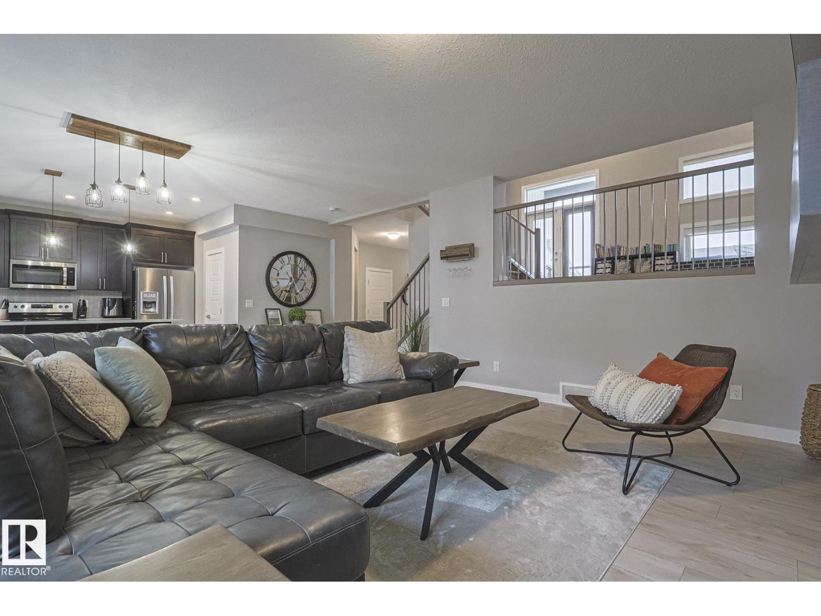 2011 201 ST NW, Edmonton