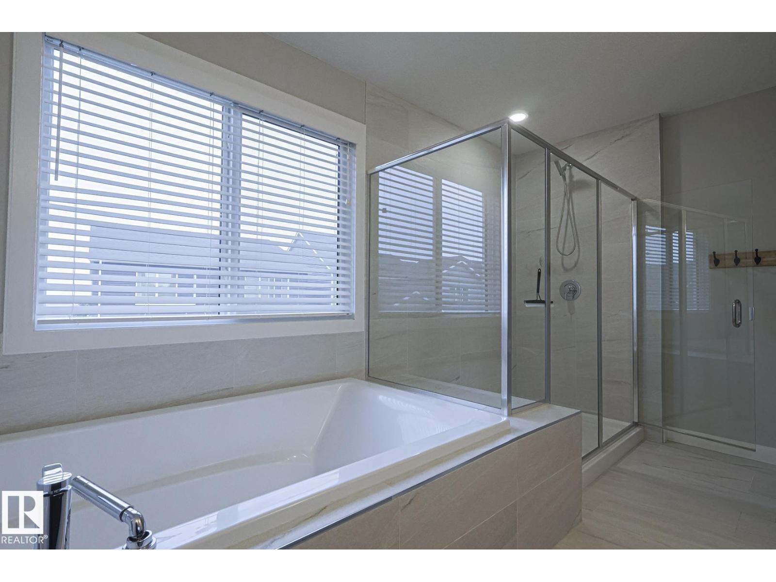 2011 201 ST NW, Edmonton