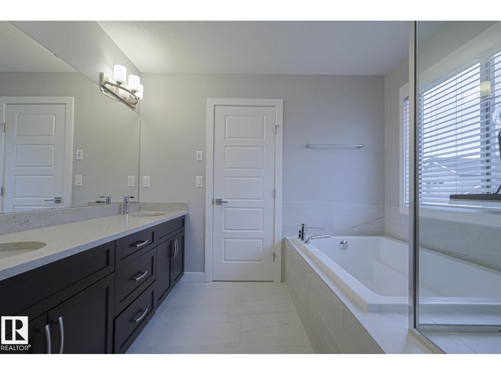 2011 201 ST NW, Edmonton