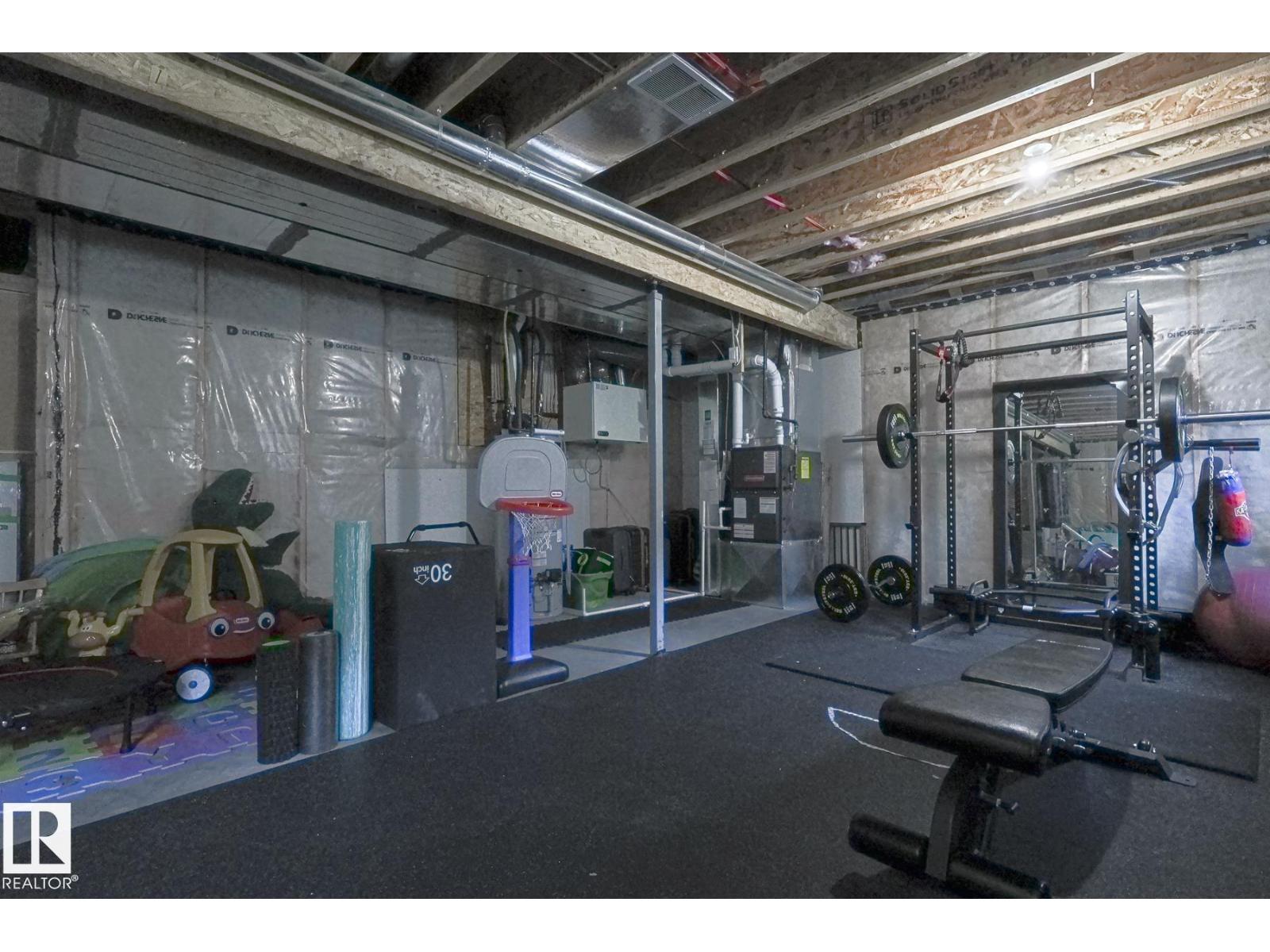 2011 201 ST NW, Edmonton