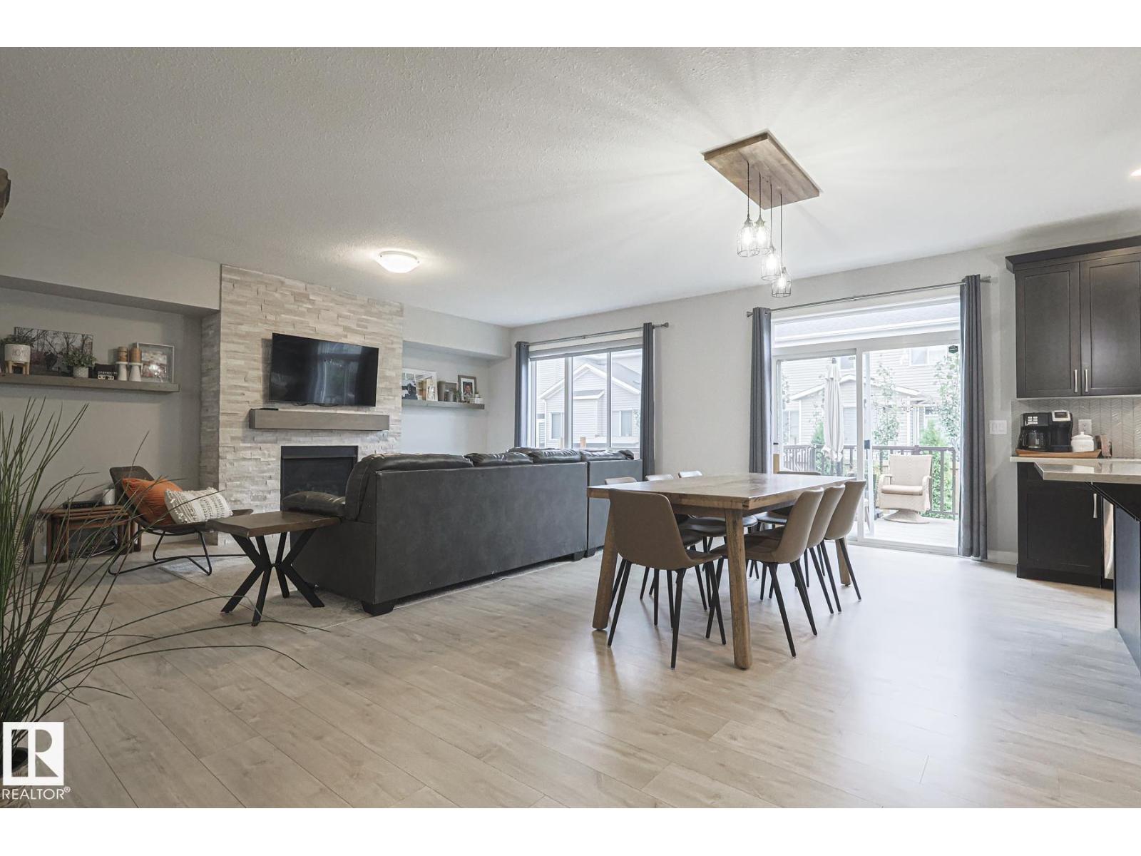 2011 201 ST NW, Edmonton