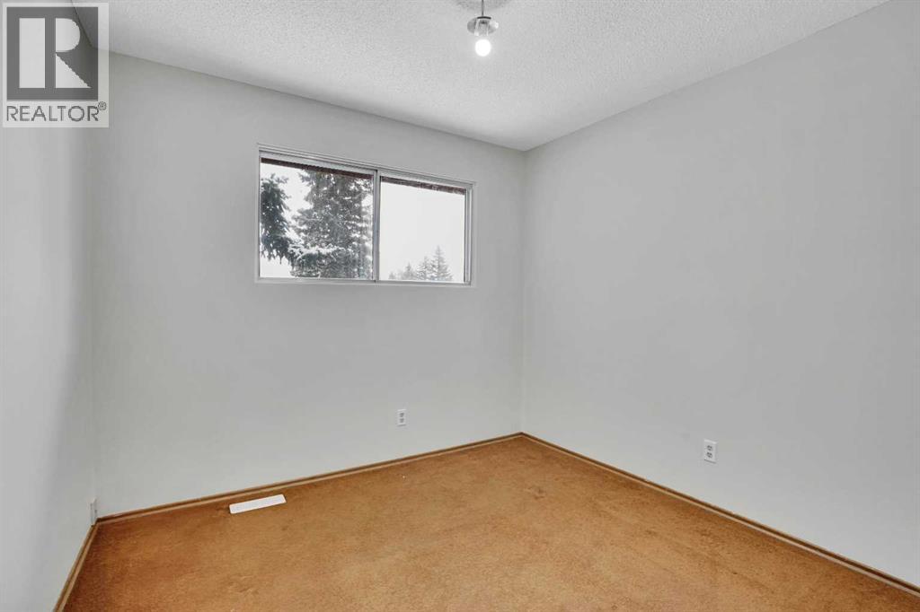 Single Family House 4 Level for Sale in  Silver Brook Drive NW Silver Springs Calgary 