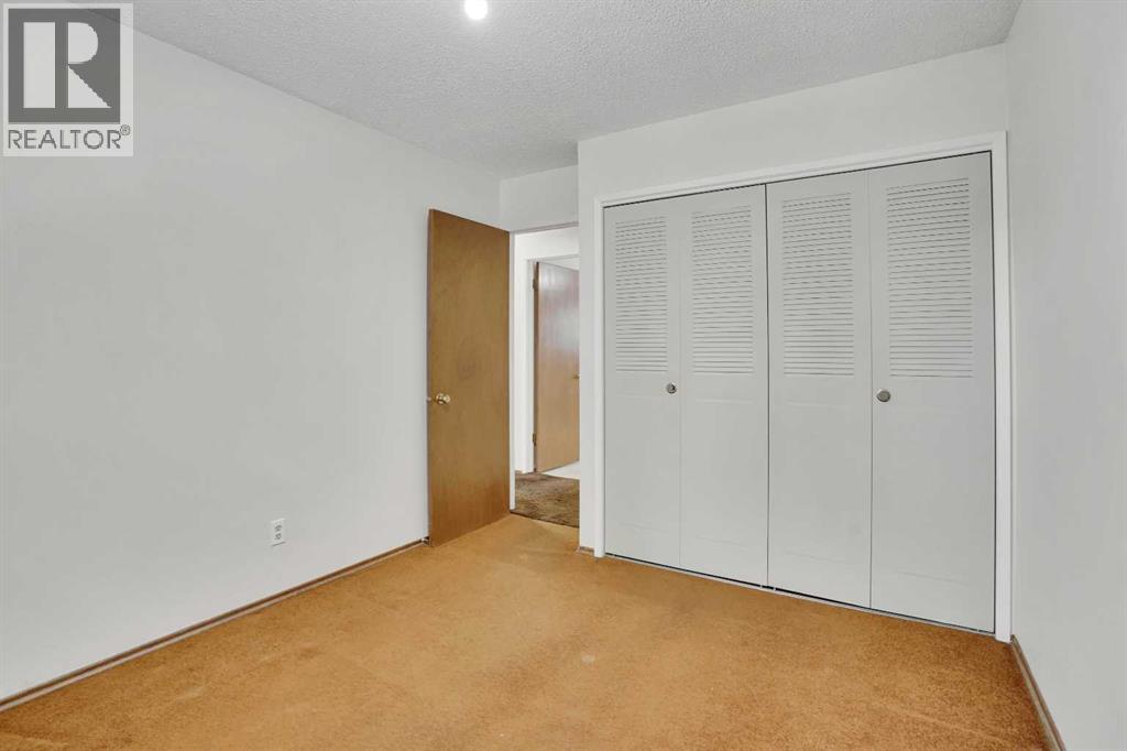 Single Family House 4 Level for Sale in  Silver Brook Drive NW Silver Springs Calgary 